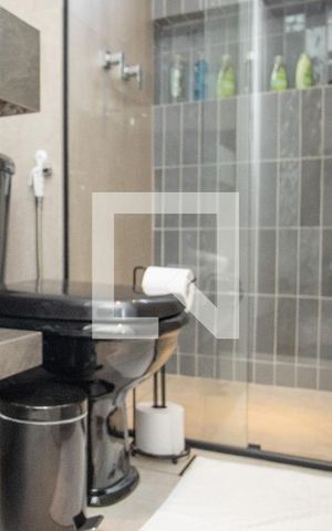 Apartamento à venda com 193m², 4 quartos e 3 vagas Apartamento à venda com 193m², 4 quartos e 3 vagasBanheiro Social