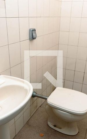 Casa à venda com 250m², 4 quartos e 6 vagas Casa à venda com 250m², 4 quartos e 6 vagasBanheiro 2