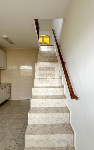 Casa à venda com 90m², 3 quartos e 2 vagas Casa à venda com 90m², 3 quartos e 2 vagasCozinha