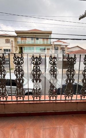 Casa à venda com 90m², 3 quartos e 2 vagas Casa à venda com 90m², 3 quartos e 2 vagasSacada do Quarto 2