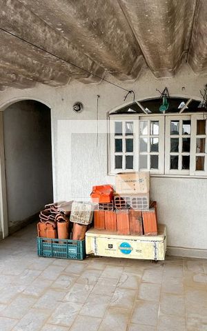 Casa à venda com 90m², 3 quartos e 2 vagas Casa à venda com 90m², 3 quartos e 2 vagasTerraço