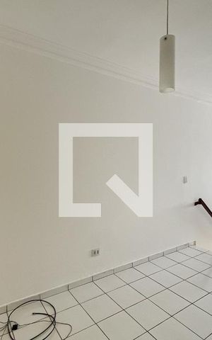 Casa à venda com 90m², 3 quartos e 2 vagas Casa à venda com 90m², 3 quartos e 2 vagasSala