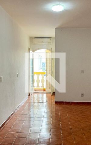 Casa à venda com 90m², 3 quartos e 2 vagas Casa à venda com 90m², 3 quartos e 2 vagasSuíte