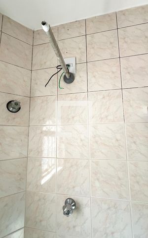 Casa à venda com 90m², 3 quartos e 2 vagas Casa à venda com 90m², 3 quartos e 2 vagasBanheiro da Suíte