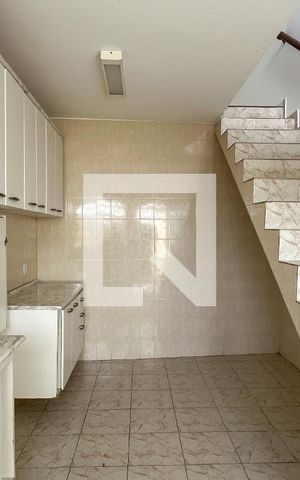 Casa à venda com 90m², 3 quartos e 2 vagas Casa à venda com 90m², 3 quartos e 2 vagasCozinha