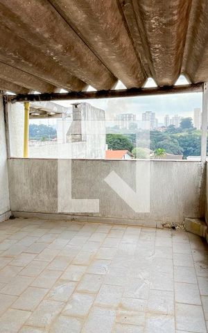 Casa à venda com 90m², 3 quartos e 2 vagas Casa à venda com 90m², 3 quartos e 2 vagasTerraço