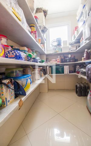 Casa de condomínio à venda com 600m², 6 quartos e 8 vagas Casa de condomínio à venda com 600m², 6 quartos e 8 vagasDespensa