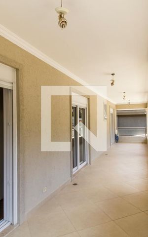 Casa de condomínio à venda com 600m², 6 quartos e 8 vagas Casa de condomínio à venda com 600m², 6 quartos e 8 vagasVaranda