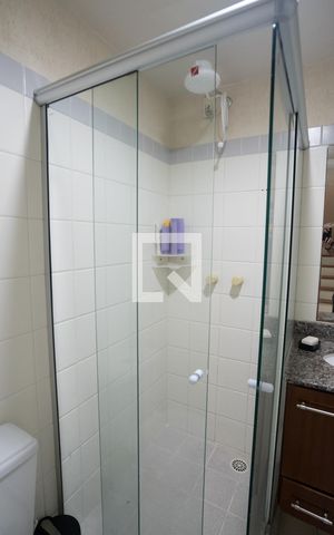 Casa de condomínio à venda com 205m², 5 quartos e 3 vagas Casa de condomínio à venda com 205m², 5 quartos e 3 vagasBanheiro Social 2