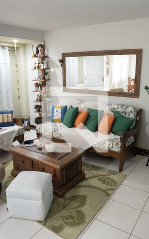 Casa de condomínio à venda com 205m², 5 quartos e 3 vagas Casa de condomínio à venda com 205m², 5 quartos e 3 vagasSala 1