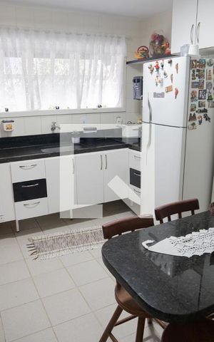 Casa de condomínio à venda com 205m², 5 quartos e 3 vagas Casa de condomínio à venda com 205m², 5 quartos e 3 vagasCozinha