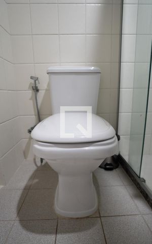 Casa de condomínio à venda com 205m², 5 quartos e 3 vagas Casa de condomínio à venda com 205m², 5 quartos e 3 vagasBanheiro Social 2