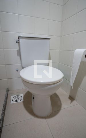 Casa de condomínio à venda com 205m², 5 quartos e 3 vagas Casa de condomínio à venda com 205m², 5 quartos e 3 vagasBanheiro Social 3