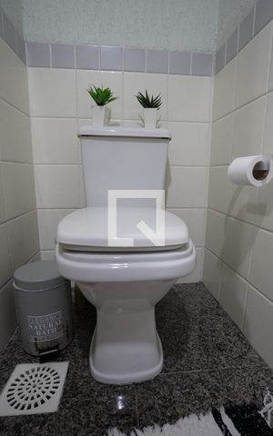 Casa de condomínio à venda com 205m², 5 quartos e 3 vagas Casa de condomínio à venda com 205m², 5 quartos e 3 vagasBanheiro Social 1