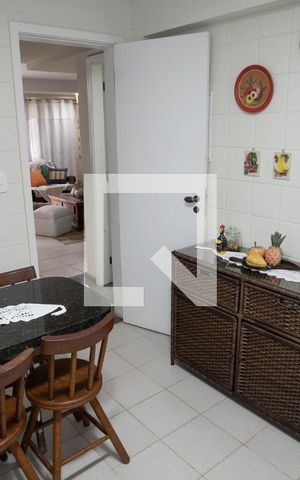 Casa de condomínio à venda com 205m², 5 quartos e 3 vagas Casa de condomínio à venda com 205m², 5 quartos e 3 vagasCozinha