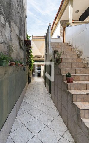 Casa para alugar com 227m², 2 quartos e 1 vaga Casa para alugar com 227m², 2 quartos e 1 vagaCorredor lateral de acesso