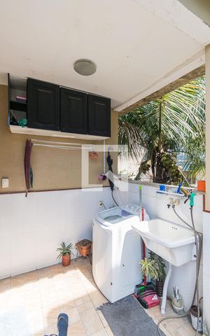 Casa para alugar com 227m², 2 quartos e 1 vaga Casa para alugar com 227m², 2 quartos e 1 vagaÁrea de Serviço