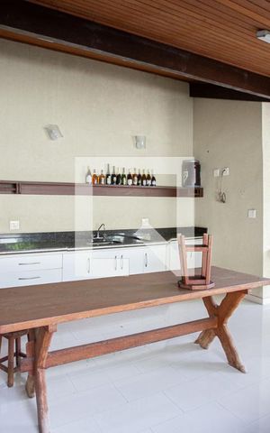 Casa à venda com 700m², 3 quartos e 8 vagas Casa à venda com 700m², 3 quartos e 8 vagaschurrasqueira