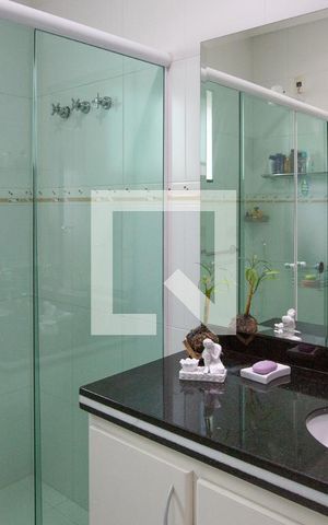 Casa à venda com 700m², 3 quartos e 8 vagas Casa à venda com 700m², 3 quartos e 8 vagasbanheiro corredor