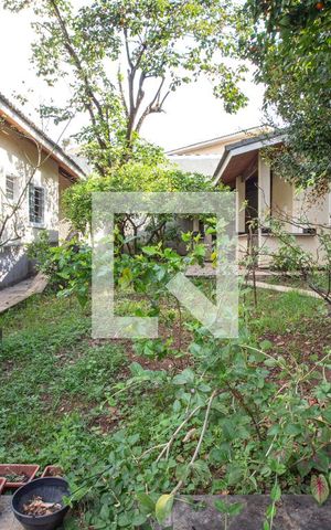 Casa à venda com 700m², 3 quartos e 8 vagas Casa à venda com 700m², 3 quartos e 8 vagasquintal