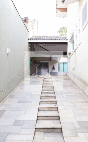 Casa à venda com 700m², 3 quartos e 8 vagas Casa à venda com 700m², 3 quartos e 8 vagasacesso quintal e cozinha