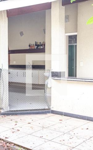 Casa à venda com 700m², 3 quartos e 8 vagas Casa à venda com 700m², 3 quartos e 8 vagaschurrasqueira
