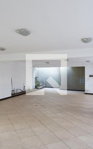 Casa à venda com 700m², 3 quartos e 8 vagas Casa à venda com 700m², 3 quartos e 8 vagasgaragem