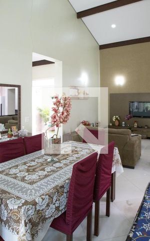 Casa à venda com 700m², 3 quartos e 8 vagas Casa à venda com 700m², 3 quartos e 8 vagassala de jantar