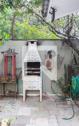 Casa à venda com 700m², 3 quartos e 8 vagas Casa à venda com 700m², 3 quartos e 8 vagasquintal