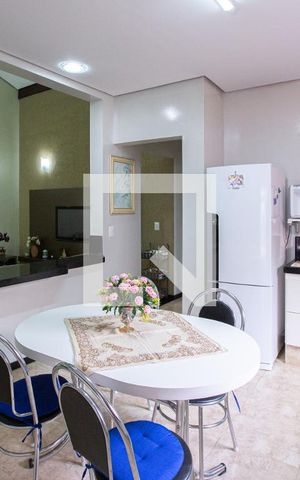 Casa à venda com 700m², 3 quartos e 8 vagas Casa à venda com 700m², 3 quartos e 8 vagascozinha