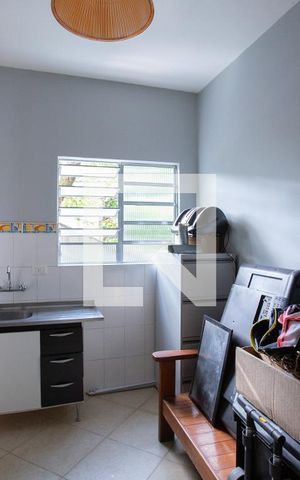 Casa à venda com 700m², 3 quartos e 8 vagas Casa à venda com 700m², 3 quartos e 8 vagascozinha casa dos fundos