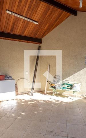Casa à venda com 700m², 3 quartos e 8 vagas Casa à venda com 700m², 3 quartos e 8 vagascasa dos fundos