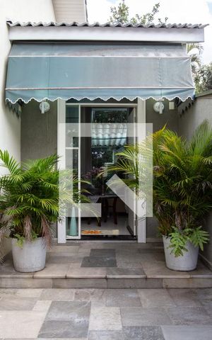 Casa à venda com 700m², 3 quartos e 8 vagas Casa à venda com 700m², 3 quartos e 8 vagasentrada sala