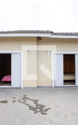 Casa à venda com 700m², 3 quartos e 8 vagas Casa à venda com 700m², 3 quartos e 8 vagassacada