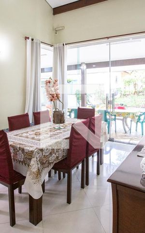 Casa à venda com 700m², 3 quartos e 8 vagas Casa à venda com 700m², 3 quartos e 8 vagassala de jantar