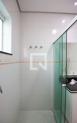 Casa à venda com 700m², 3 quartos e 8 vagas Casa à venda com 700m², 3 quartos e 8 vagasbanheiro corredor