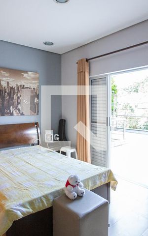 Casa à venda com 700m², 3 quartos e 8 vagas Casa à venda com 700m², 3 quartos e 8 vagassuíte 1
