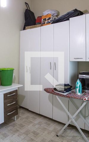 Casa à venda com 700m², 3 quartos e 8 vagas Casa à venda com 700m², 3 quartos e 8 vagaslavanderia