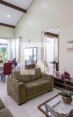 Casa à venda com 700m², 3 quartos e 8 vagas Casa à venda com 700m², 3 quartos e 8 vagassala de estar