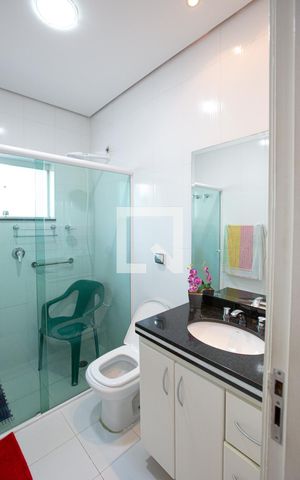 Casa à venda com 700m², 3 quartos e 8 vagas Casa à venda com 700m², 3 quartos e 8 vagasbanheiro suíte 2