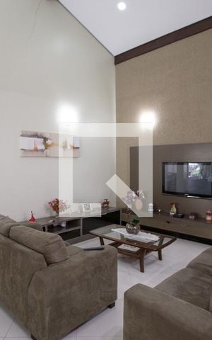 Casa à venda com 700m², 3 quartos e 8 vagas Casa à venda com 700m², 3 quartos e 8 vagassala de estar