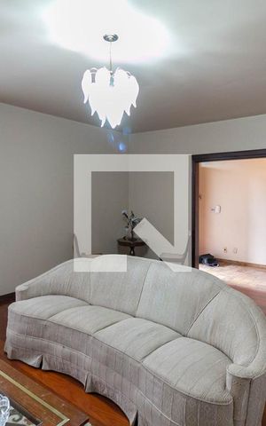 Casa à venda com 400m², 4 quartos e 3 vagas Casa à venda com 400m², 4 quartos e 3 vagasSala