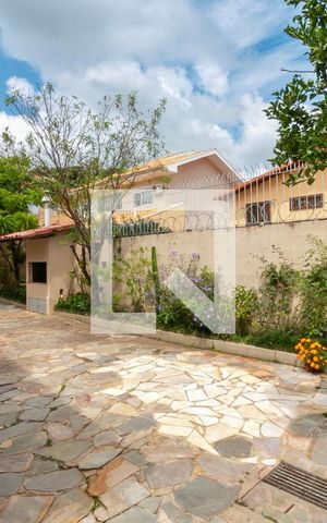 Casa à venda com 400m², 4 quartos e 3 vagas Casa à venda com 400m², 4 quartos e 3 vagasÁrea Externa