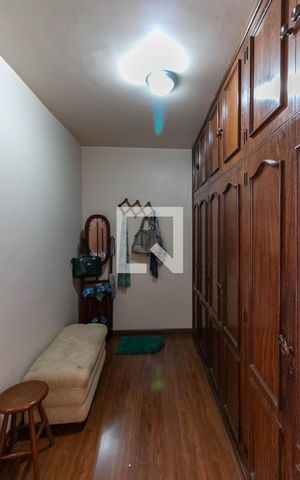 Casa à venda com 400m², 4 quartos e 3 vagas Casa à venda com 400m², 4 quartos e 3 vagasQuarto de Serviço