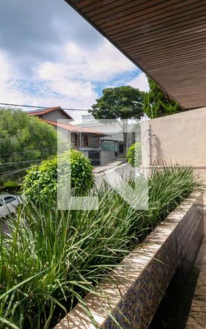 Casa à venda com 400m², 4 quartos e 3 vagas Casa à venda com 400m², 4 quartos e 3 vagasVaranda