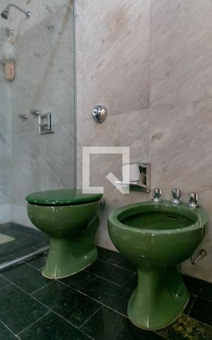 Casa à venda com 400m², 4 quartos e 3 vagas Casa à venda com 400m², 4 quartos e 3 vagasBanheiro de Serviço