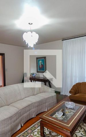 Casa à venda com 400m², 4 quartos e 3 vagas Casa à venda com 400m², 4 quartos e 3 vagasSala