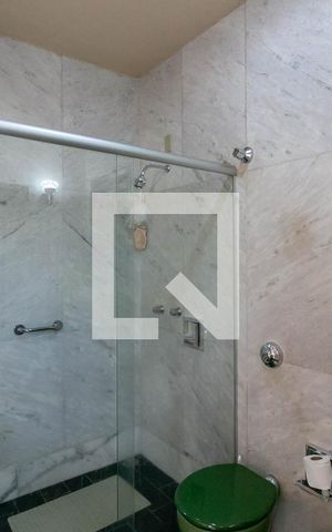 Casa à venda com 400m², 4 quartos e 3 vagas Casa à venda com 400m², 4 quartos e 3 vagasBanheiro de Serviço