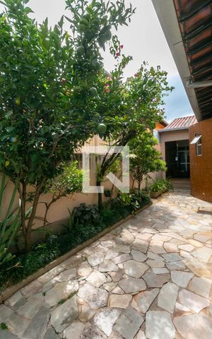 Casa à venda com 400m², 4 quartos e 3 vagas Casa à venda com 400m², 4 quartos e 3 vagasÁrea Externa