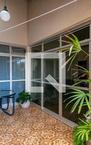 Casa à venda com 400m², 4 quartos e 3 vagas Casa à venda com 400m², 4 quartos e 3 vagasÁrea comum